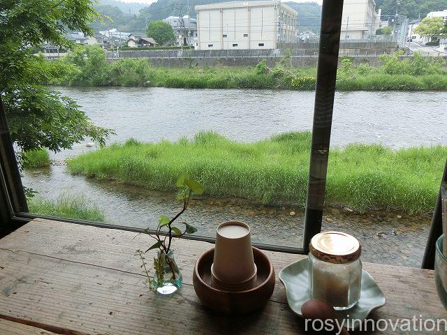 かぴばらコーヒー７　窓際の席